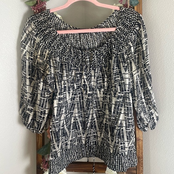 BCBGMaxAzria 10% Silk Boho Peasant Top Smocked Tie Waist Size XS EUC Fits Small - Picture 12 of 13